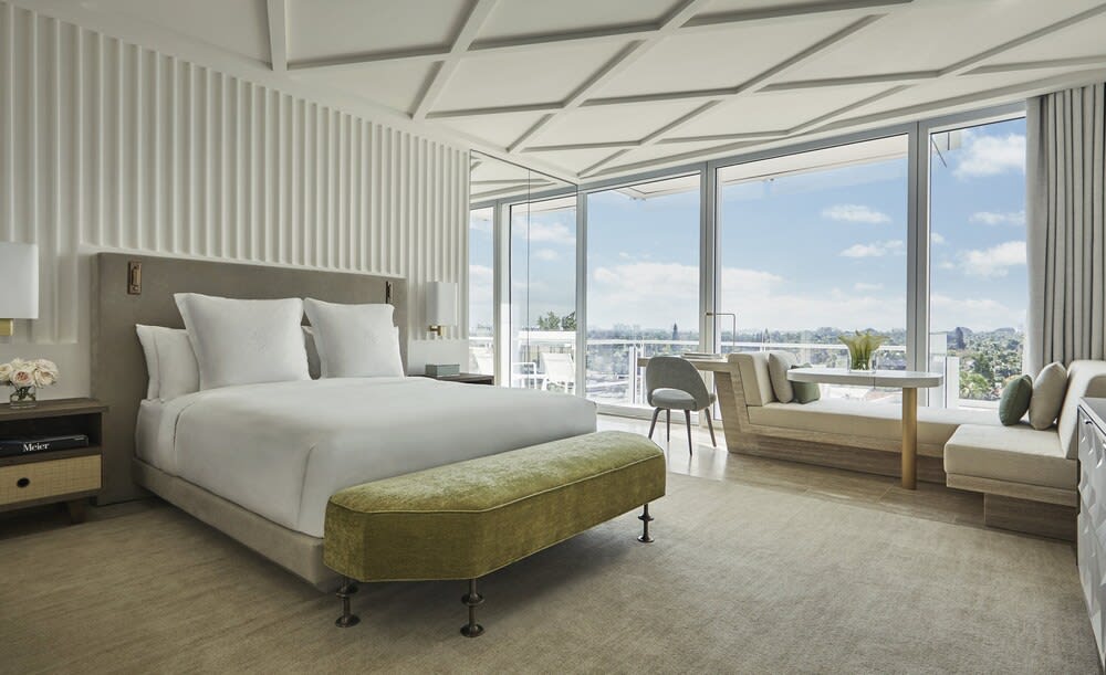 Four Seasons Hotel at The Surf Club 5