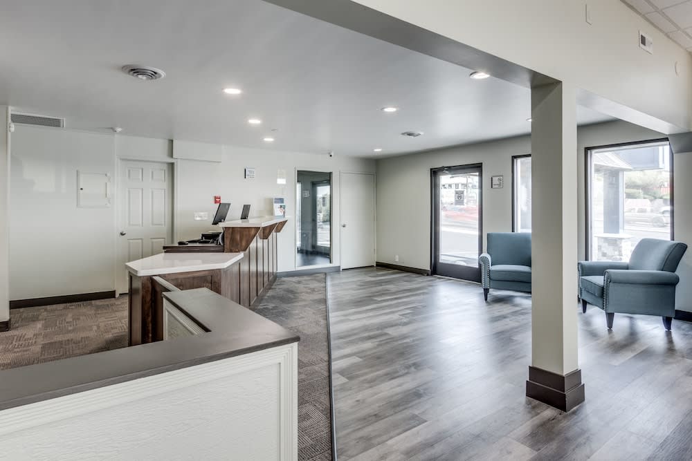 Days Inn & Suites by Wyndham Spokane 4