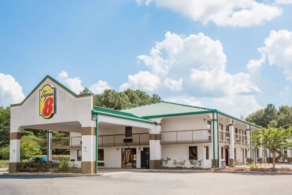 Super 8 by Wyndham Dothan 1
