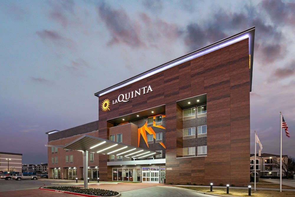 La Quinta Inn & Suites DFW West-Glade-Parks 1