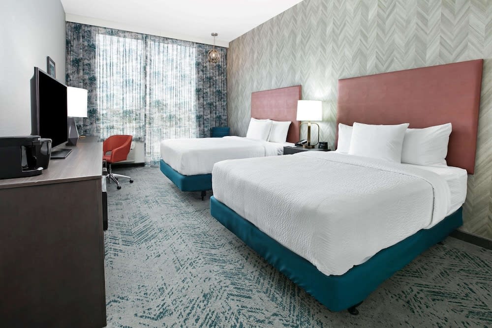 La Quinta Inn & Suites DFW West-Glade-Parks 5