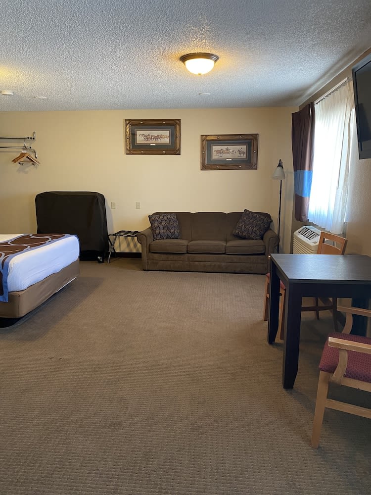 Super 8 by Wyndham Ogallala 5