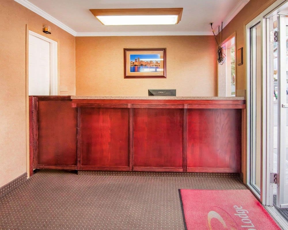 Econo Lodge Portland Downtown 2