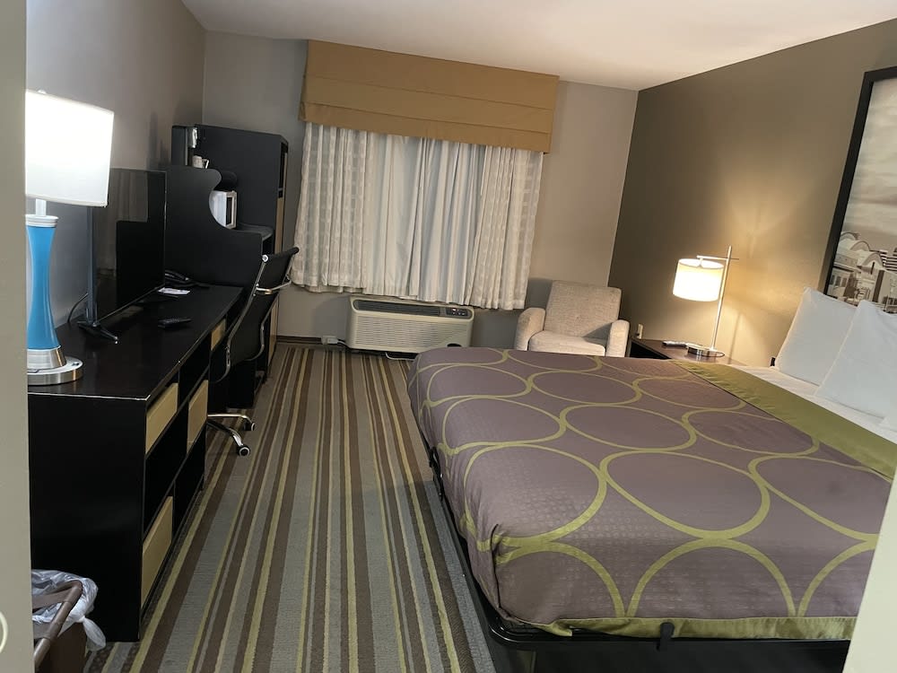 Delavan Inn and Suites 2