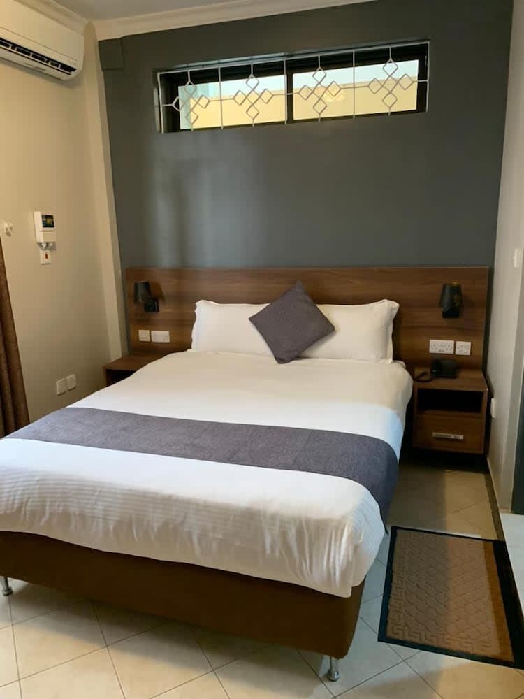 Otter lodge 2