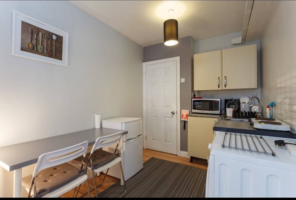 Shirley Apartments, Cozy Studio, 10 Min Drive to City Centre and Cruise Ship Terminals 1