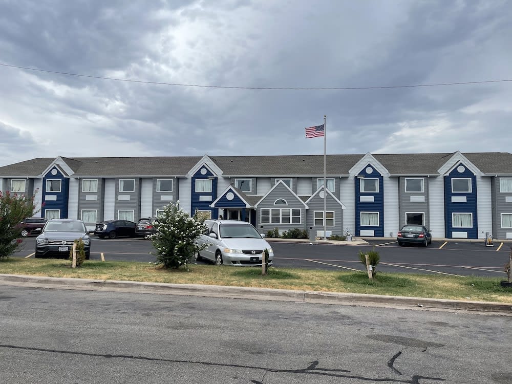 Microtel Inn & Suites by Wyndham Ardmore 1