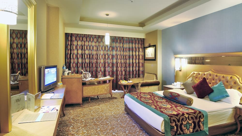 Royal Holiday Palace 5