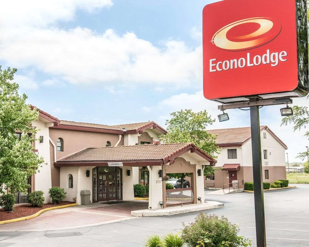 Econo Lodge Kalamazoo near Wings Stadium 1