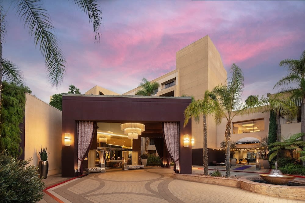 Avenue of the Arts Costa Mesa, a Tribute Portfolio Hotel 1