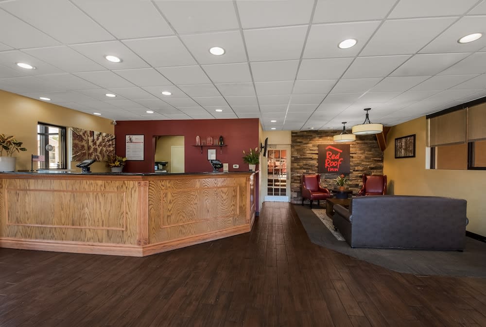 Red Roof Inn and Suites Newark - University 2