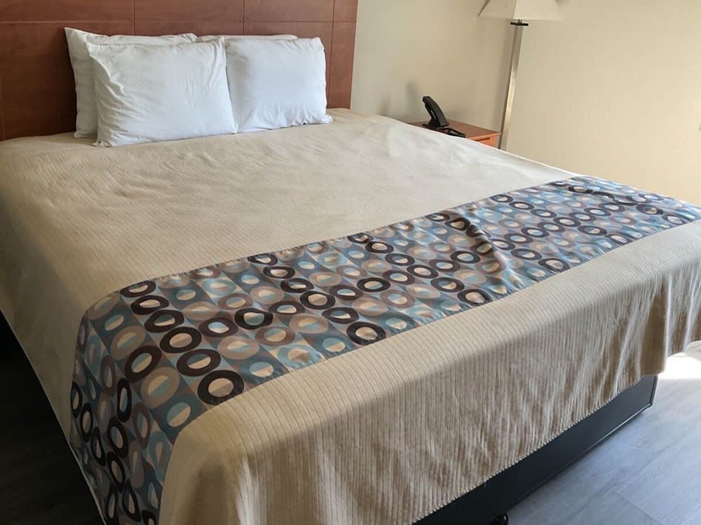 Motel 6 Putnam, CT 4