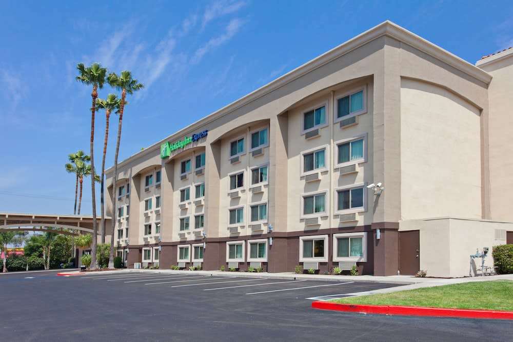Holiday Inn Express San Bernardino - Colton 1