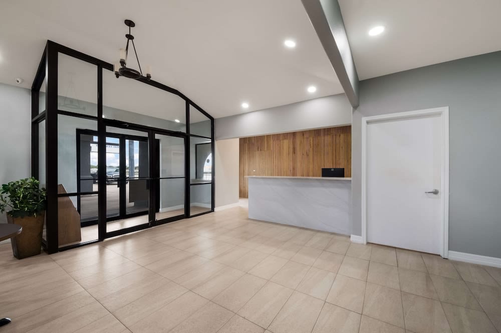 Rodeway Inn & Suites 2