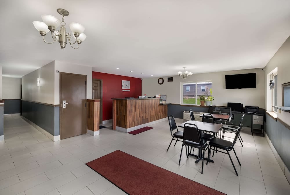 Econo Lodge Inn & Suites Canandaigua 4
