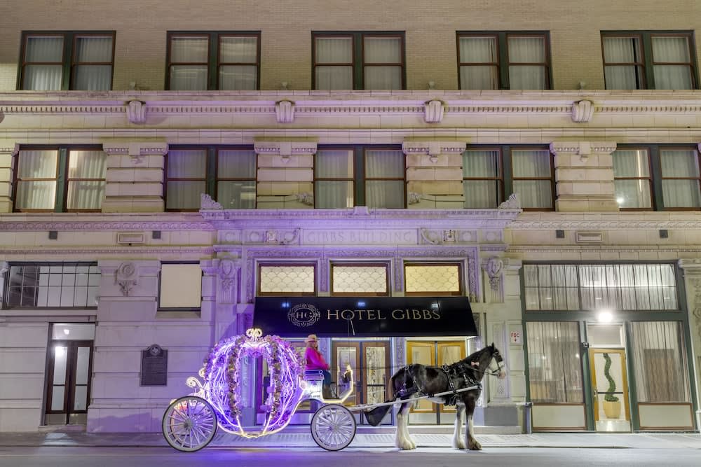 Hotel Gibbs Downtown Riverwalk 1