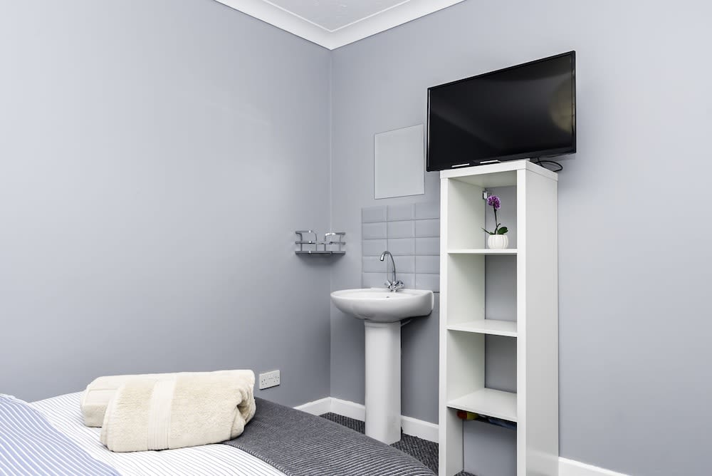 Shirley House 2 Guest House Self Catering by Southampton General