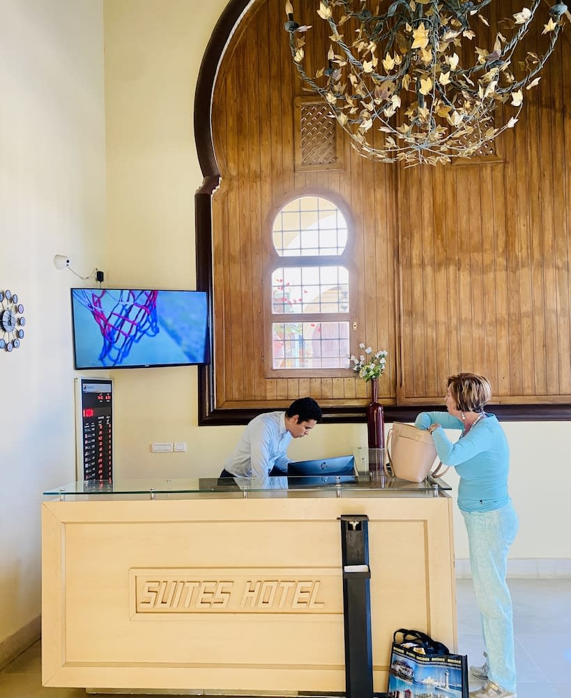 Suites Hôtel Les Charmilles & Spa 2