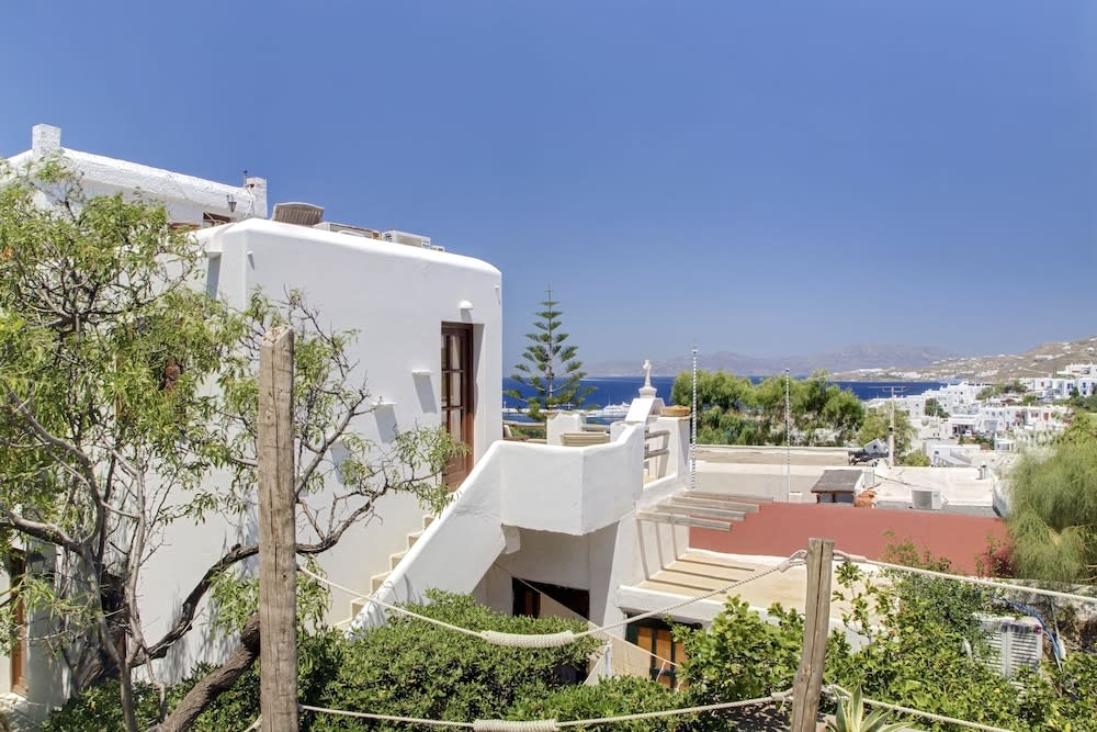 Studios & Suites Rania 1