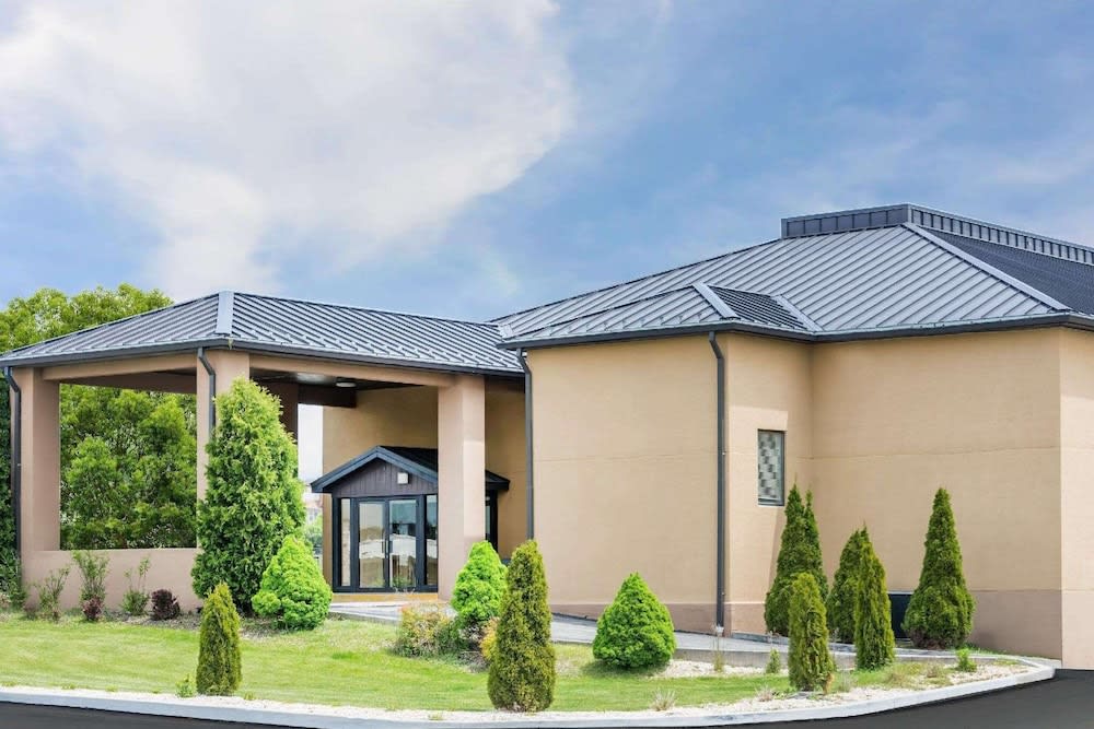 Wingate by Wyndham Somerset 1