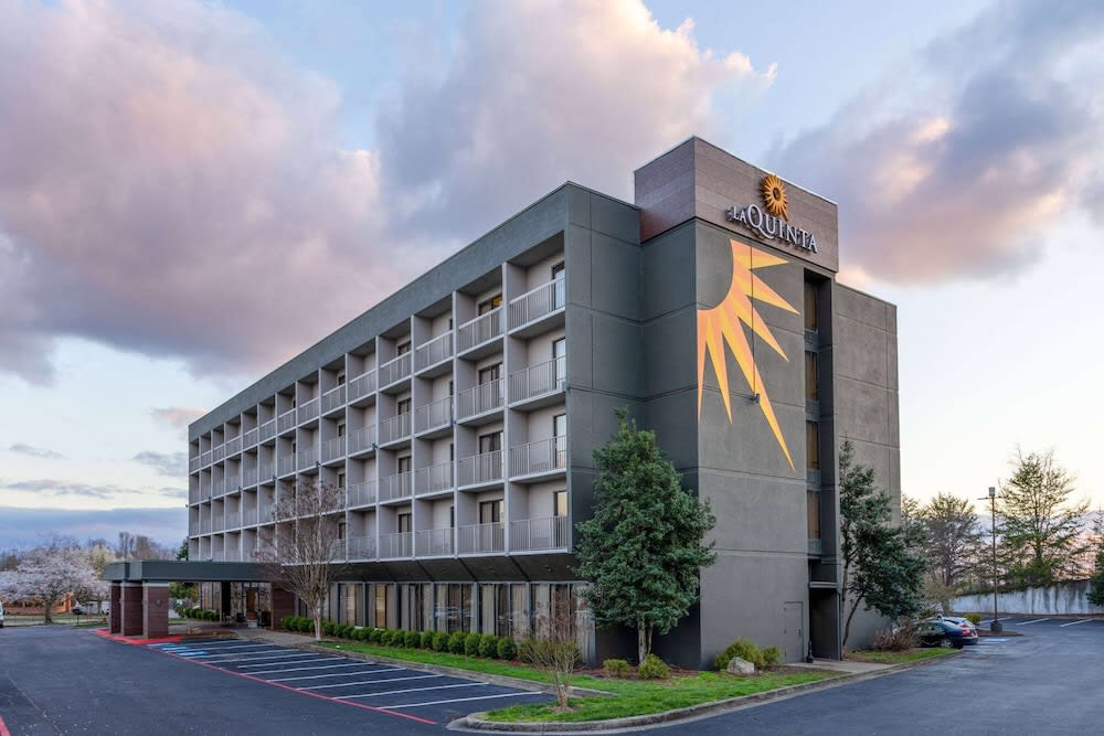 La Quinta Inn & Suites by Wyndham Kingsport TriCities 1