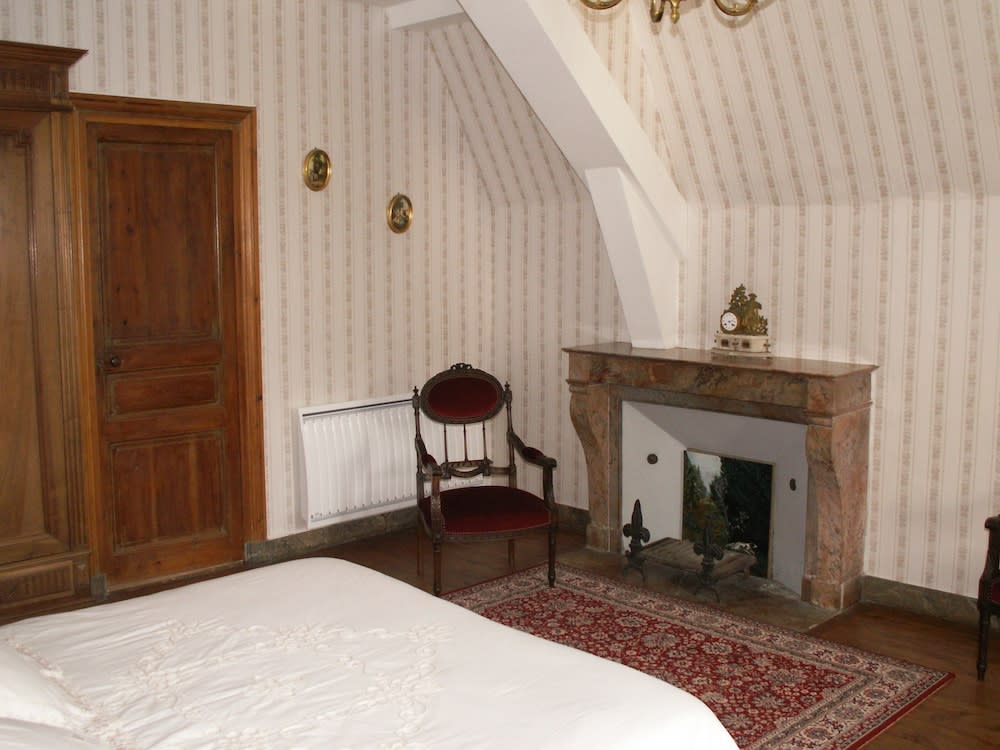 Château de la Court d'Aron 3