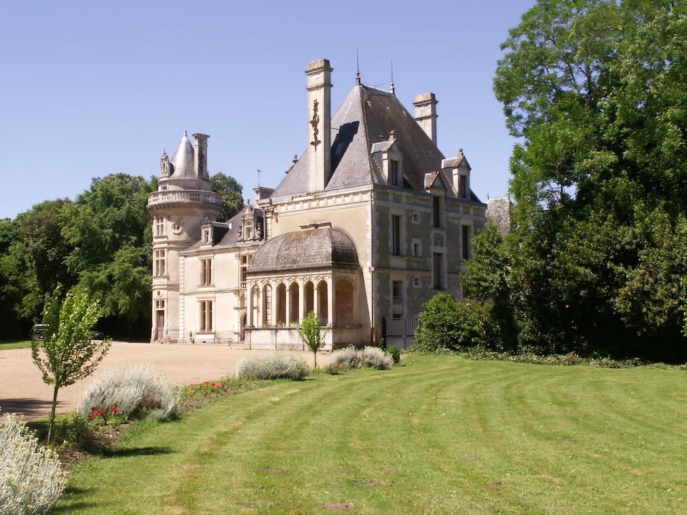Château de la Court d'Aron 1