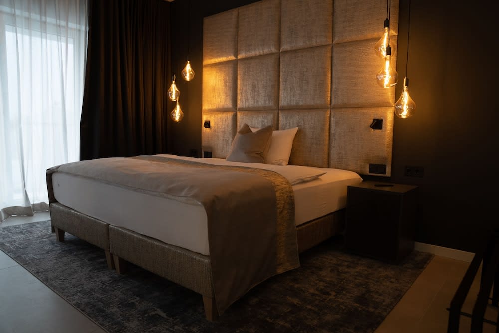 THE NEWSHA SIGNATURE HOME 1
