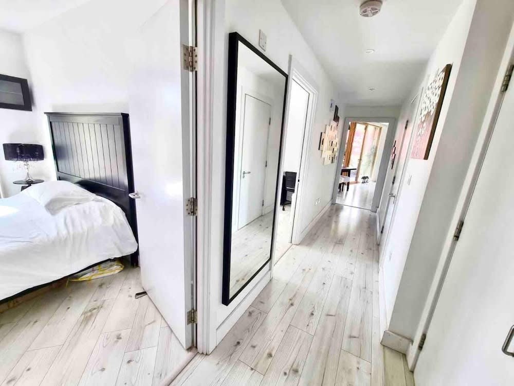 Notting Hill 2-Bed Apt with Balcony 1 min to Tube 2