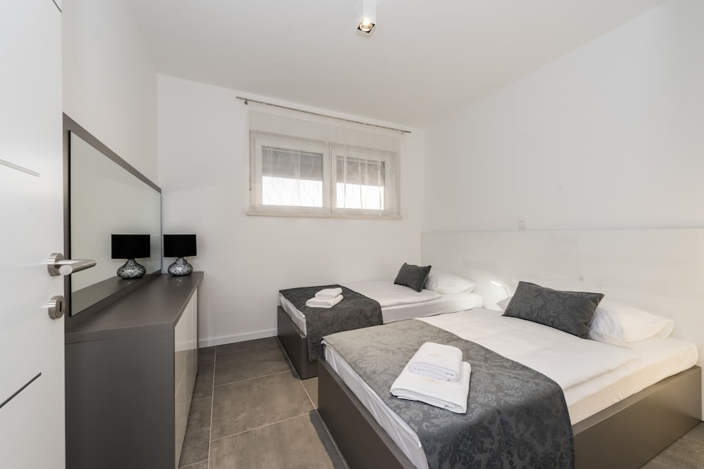 Villa Magnifica apartments with pool 2
