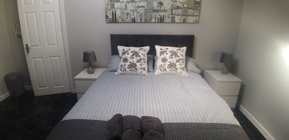 St. James Street Townhouse Belfast 2