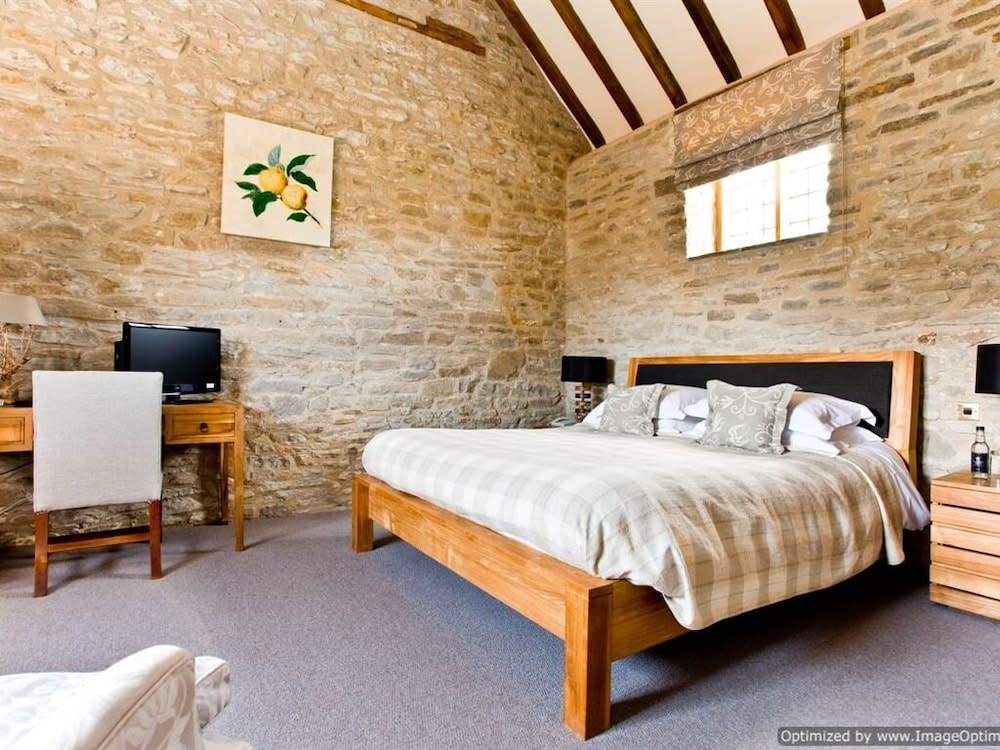 Old Downton Lodge 2