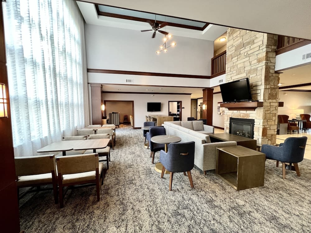 Staybridge Suites MILWAUKEE WEST-OCONOMOWOC by IHG 1