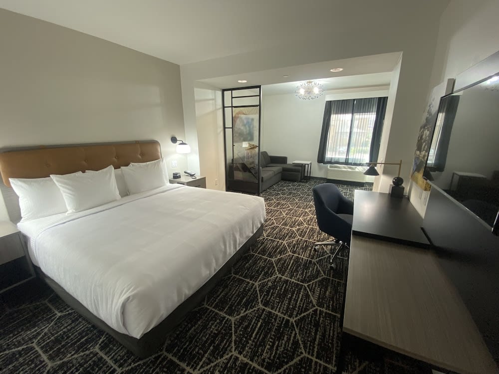 La Quinta Inn & Suites by Wyndham Yucaipa 5