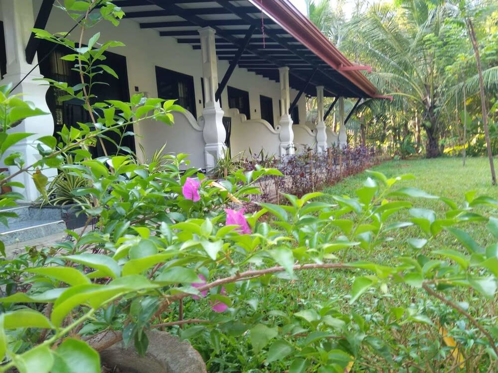 AMRON RESORT SIGIRIYA 1
