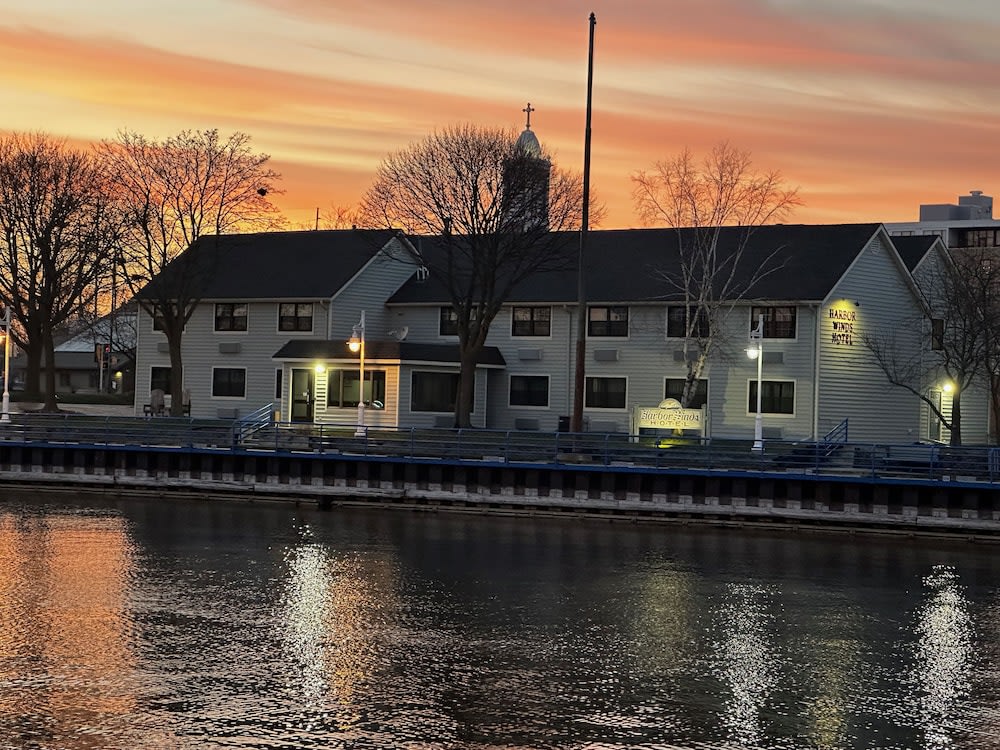 Harbor Winds Hotel 1