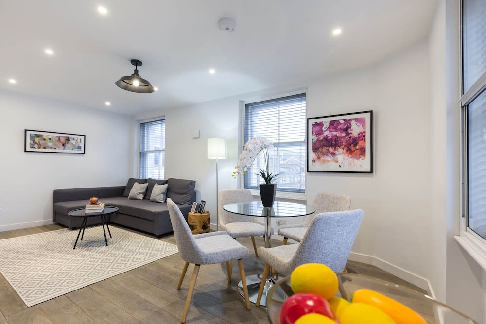 Urban Chic - Rathbone 1