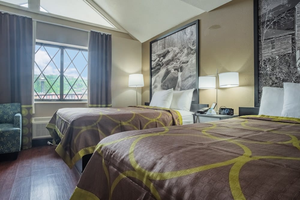 Super 8 by Wyndham Downtown Gatlinburg at Convention Center 5