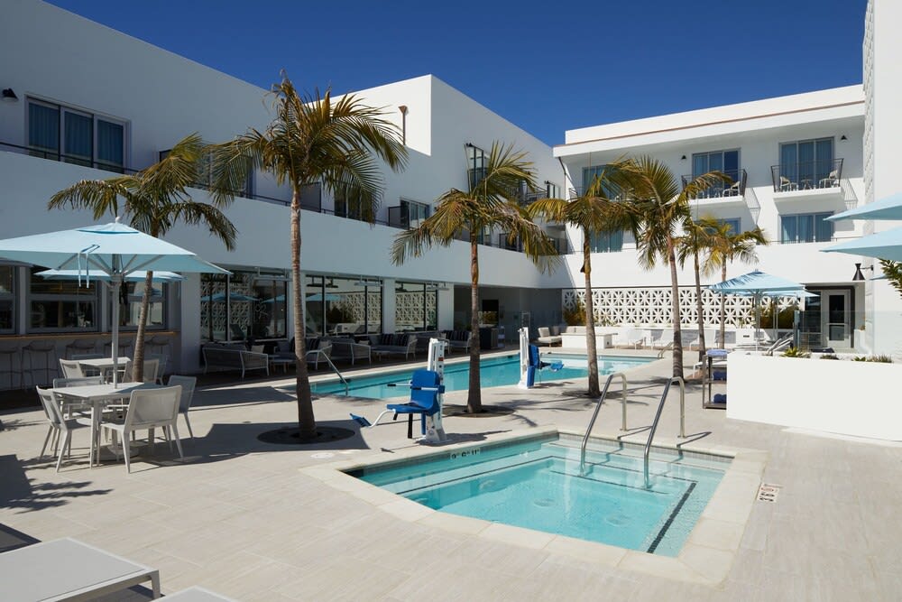 Courtyard by Marriott Santa Barbara Downtown 1