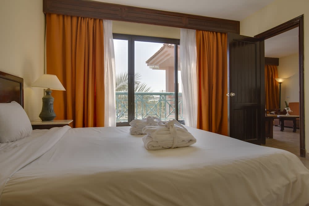 Parrotel Aquapark Resort 4