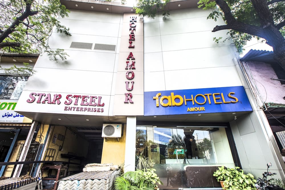 Townhouse Andheri Sakinaka Metro Formerly Hotel Amour 1