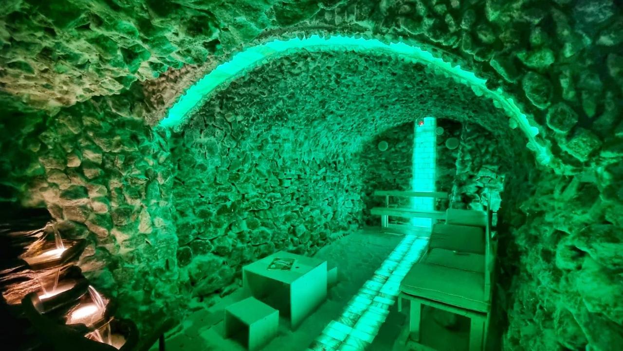 Villa & Restaurant Levoslav House 4