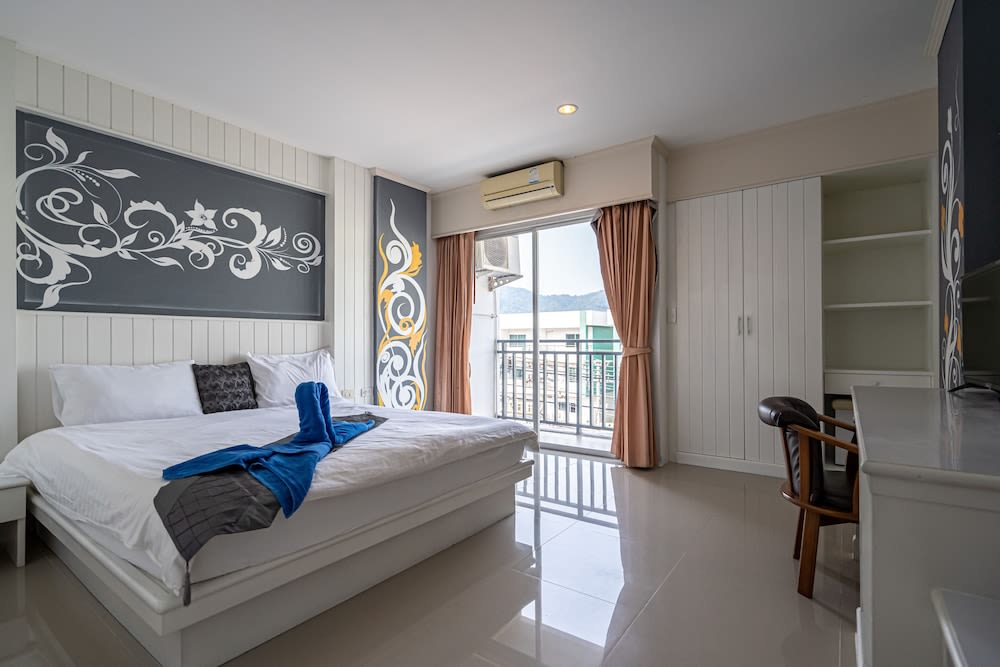 Santi White House Patong 2