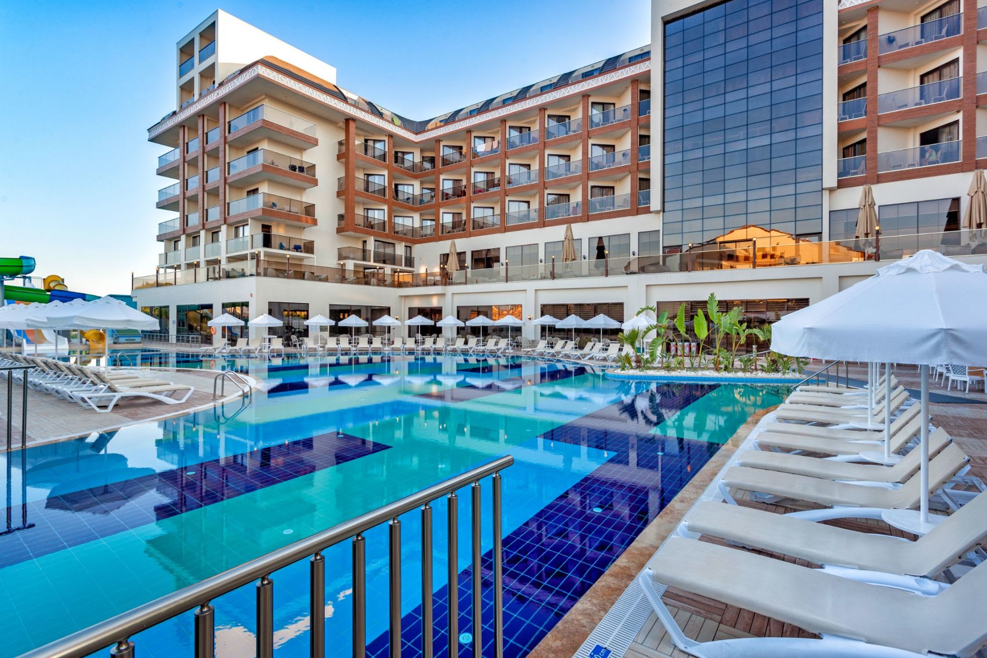 Glamour Resort & Spa 4