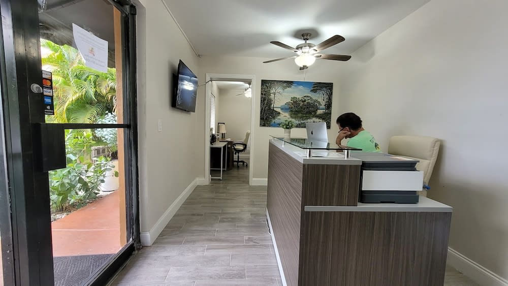 Sunny Palms Inn 2