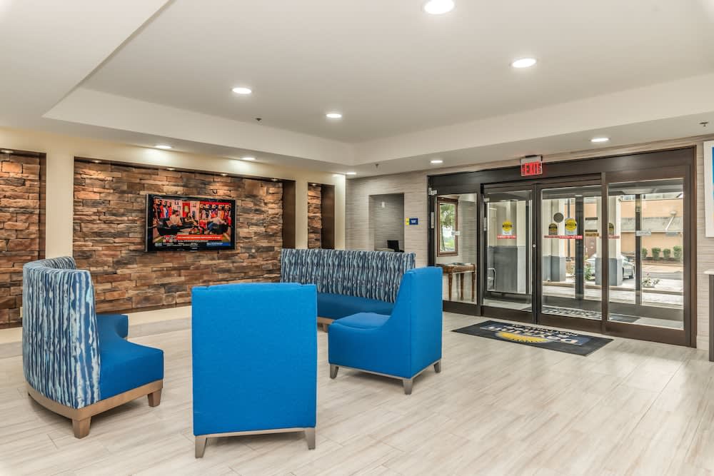 Days Inn & Suites by Wyndham Prattville-Montgomery 2