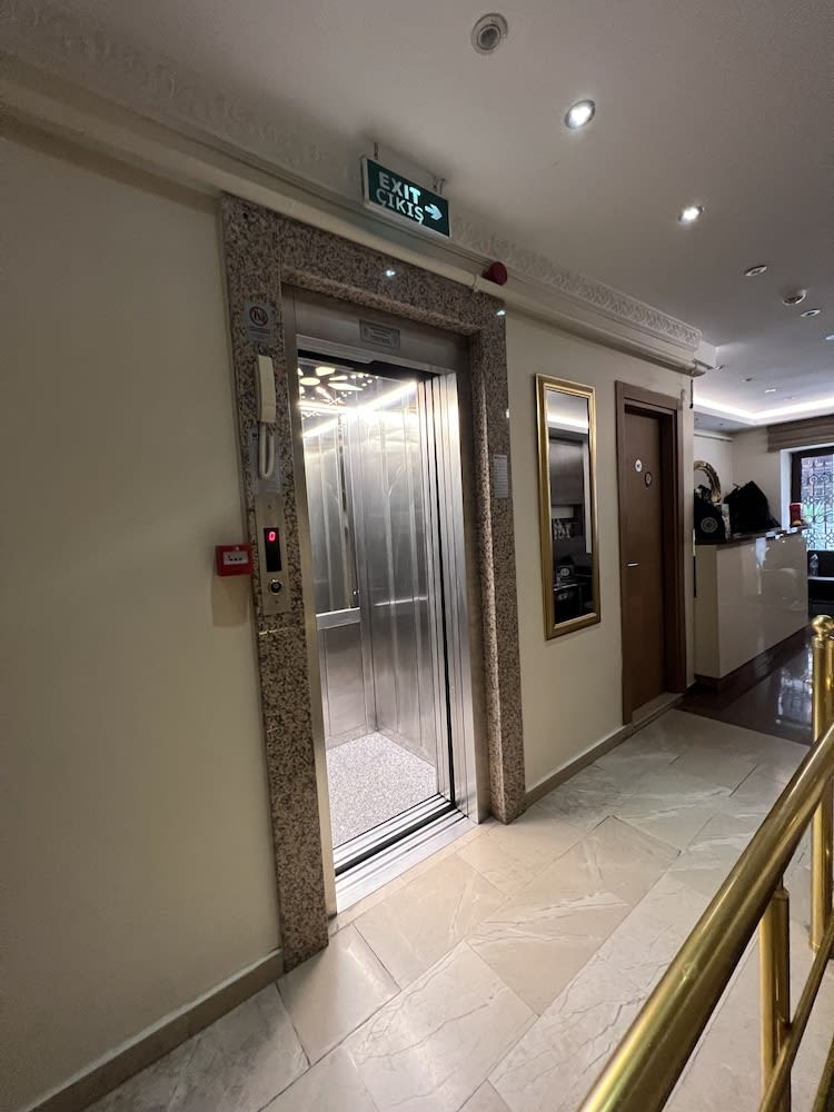 Zendy Suite Hotel 2