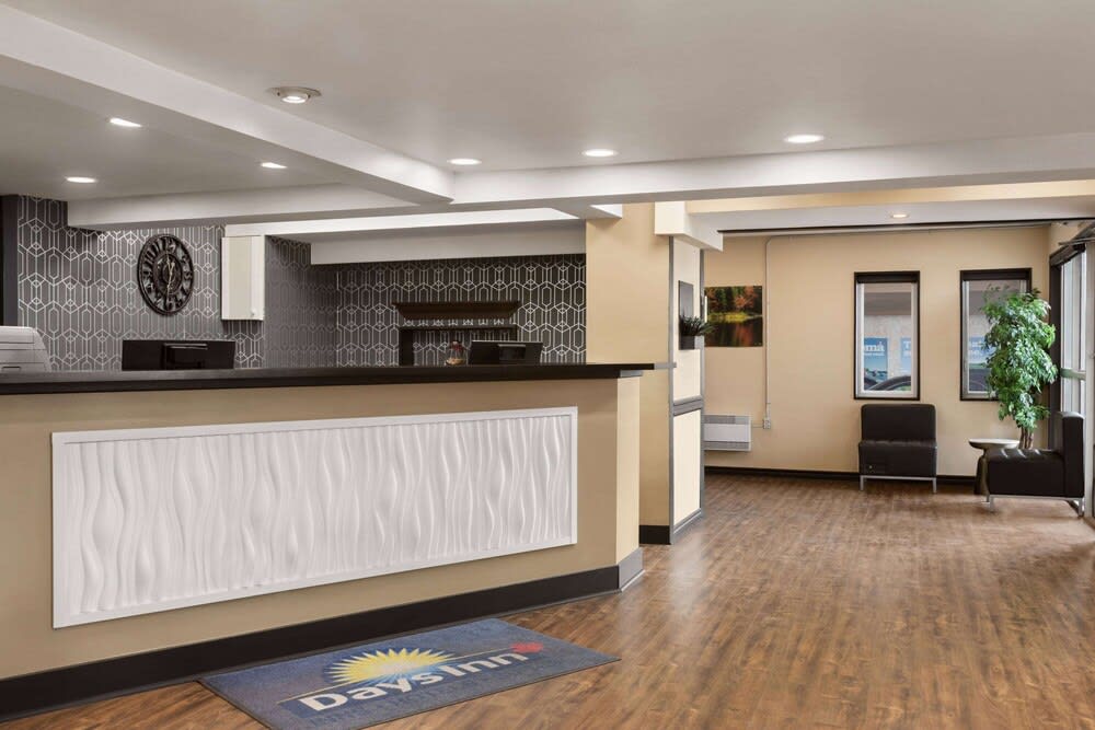 Days Inn & Suites by Wyndham Sault Ste. Marie ON 2