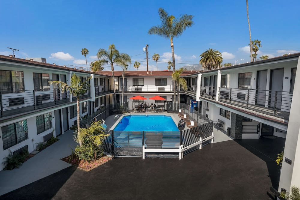 Sunset West Hotel, SureStay Collection By Best Western 1