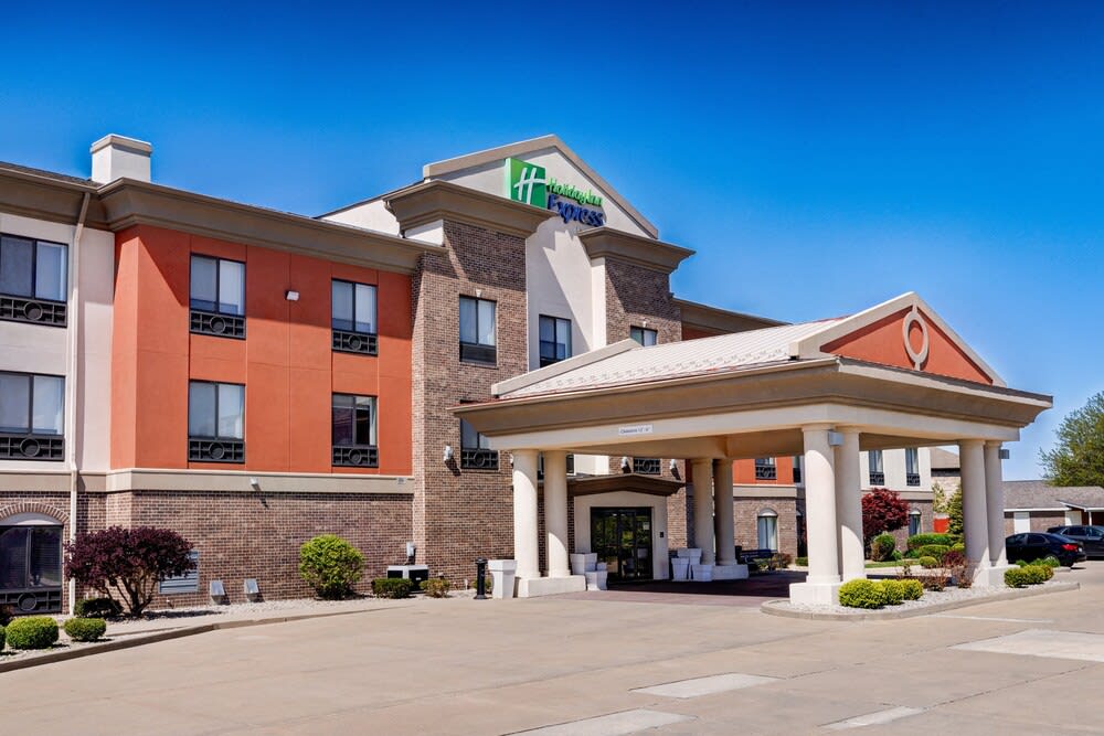 Holiday Inn Express & Suites SHELBYVILLE INDIANAPOLIS by IHG 1